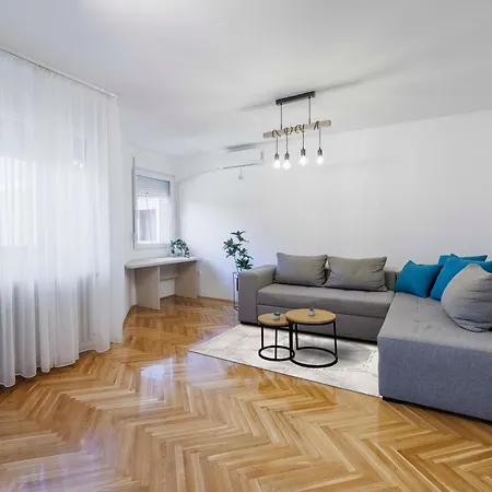 Sari Center Appartement *