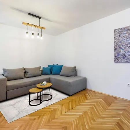 Appartement Sari Center *